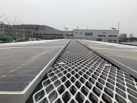 Dach-Photovoltaik-Wartungsweg 2