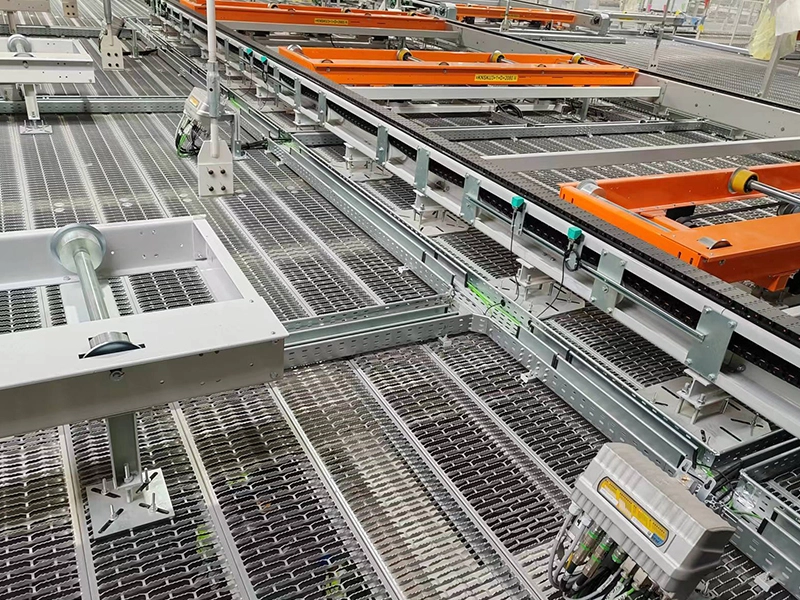 Rechteckiges Gitter mit gezahnter Plankenrost