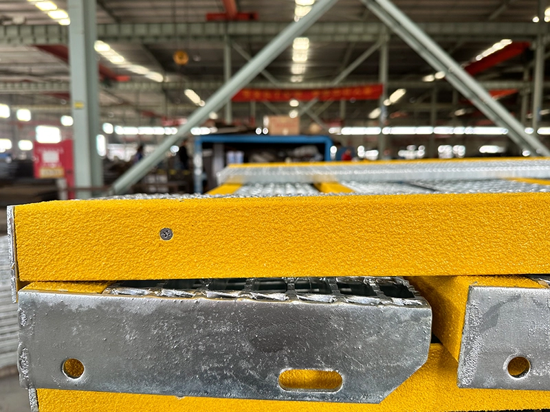 T6-Trittstufe mit FRP-Kante