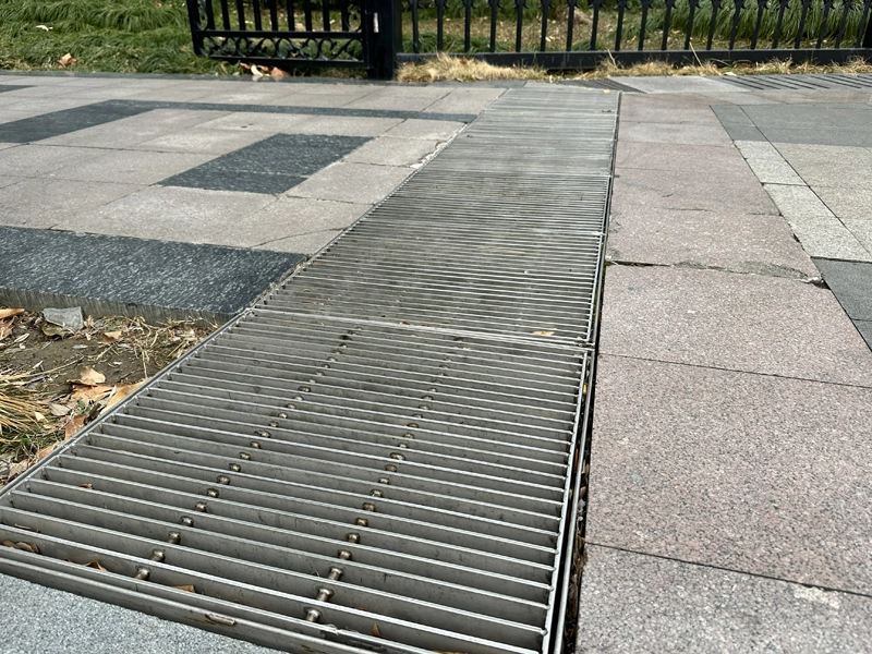 Durchbruch durch Stahlroste