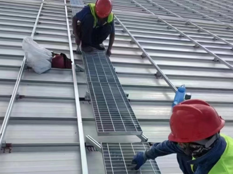 Dachterrassen-Laufsteg für Solarenergie