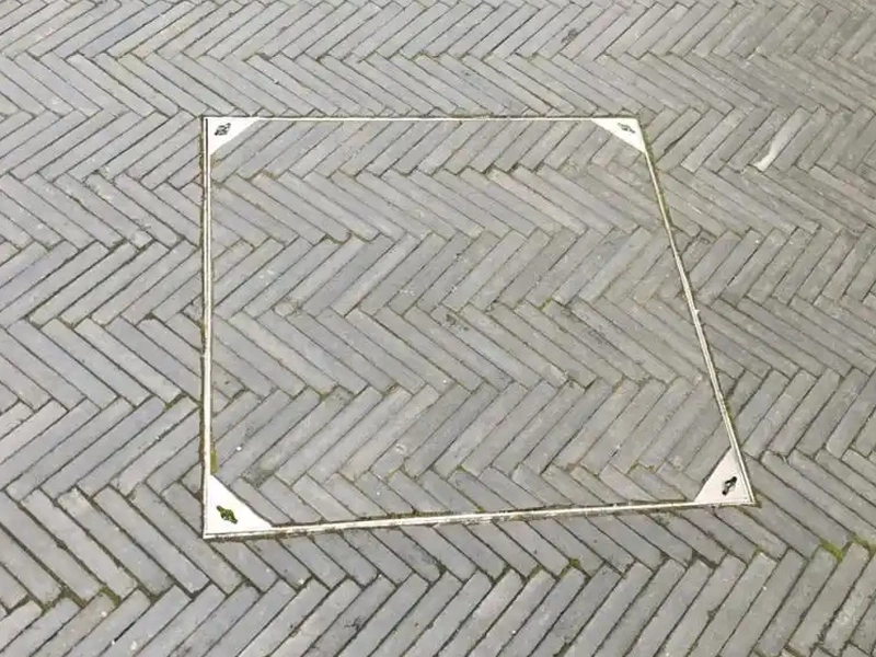 Unsichtbarer Einstiegsschachtdeckel
