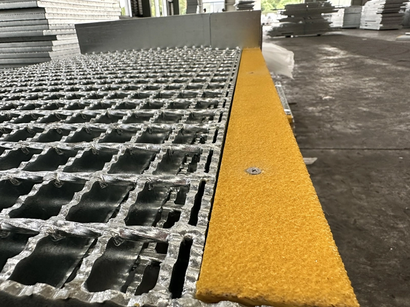 T6-Trittstufe mit FRP-Kante